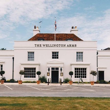 Отель The Wellington Arms - Basingstoke-Reading Heckfield Экстерьер фото